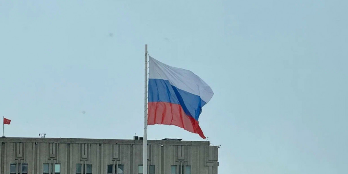 Пермский губернатор подарил новому мэру Перми кувалду редакции