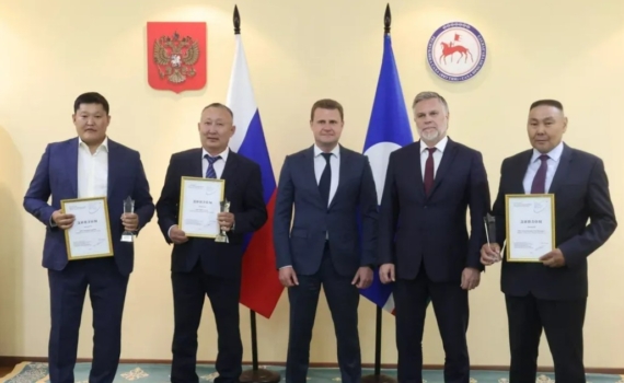 Алексей Чекунков вручил «Звезду Дальнего Востока» якутским компаниям