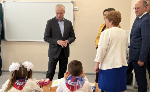 Губернатор Мазур открыл Калтайскую школу после ремонта по нацпроекту «Молодежь и дети» Губернатор Мазур открыл Калтайскую школу после ремонта по нацпроекту «Молодежь и дети»